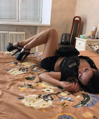👠💋
Я живу в Москве и знаю все его тайные уголки, в которых можно насладиться взрывным удовольствием. У меня широкий выбор услуг - от нежных ласк и эротического массажа до более экстремальных развлечений. 💦💥
Встречи со мной гарантируют тебе полное удовлетворение и незабываемые эмоции. Мои клиенты всегда оставляют только положительные отзывы о нашем с ними времяпровождении. 💕
Мои фото настоящие, так что можешь быть уверен, что моими роскошными формами ты сможешь наслаждаться на протяжении всей встречи. ✨✨
Если ты ищешь незабываемый опыт и жаждешь искусных ласк, то ты попал именно по адресу. Со мной ты найдешь сексуальное блаженство, о котором мечтал! 👄🔥
Не упусти свой шанс испытать настоящий праздник для тела и души - встречайся со мной, и ты не пожалеешь об этом! 🌹💫 Рита